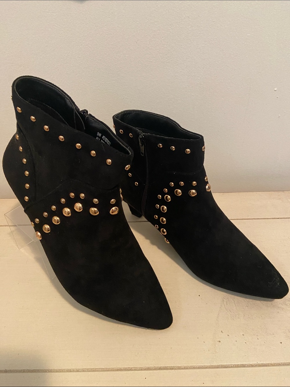 Comfort Est. 1946 by Cato Black Faux Suede Gold Stud Ankle Boot 9W NIB Moto - Picture 2 of 10